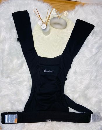 Porte bébé physiologique Ergobaby modèle Ambrace