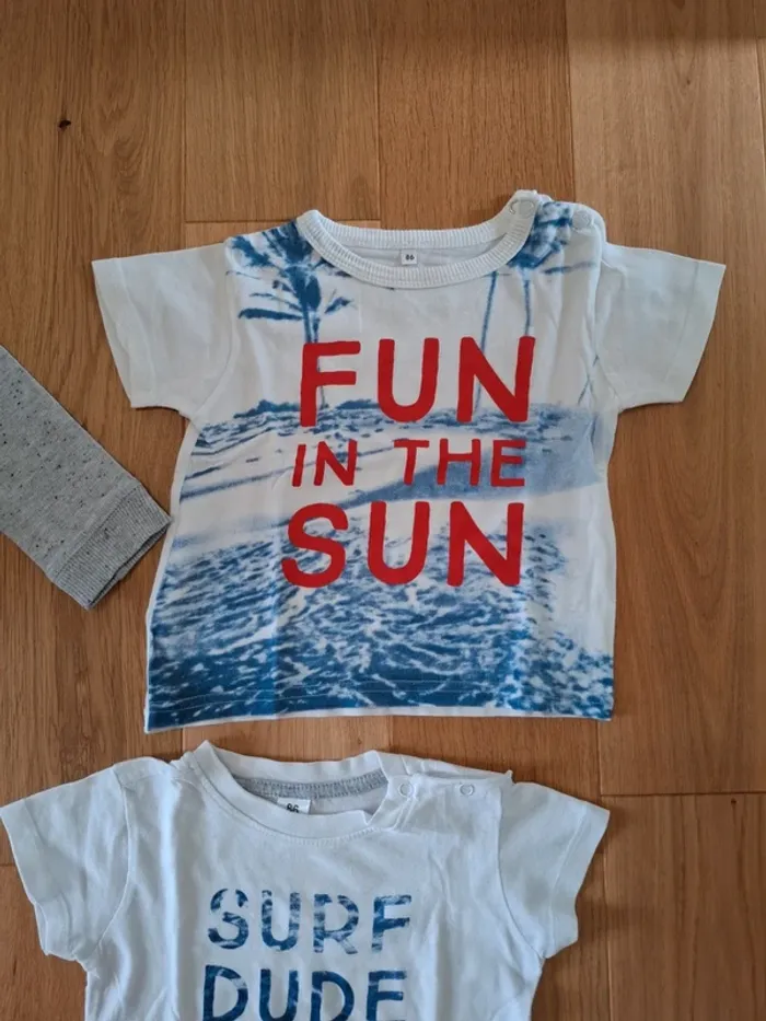 Lot 1 sweat + 3 t-shirts 23/24 mois - Très bon état - photo numéro 3