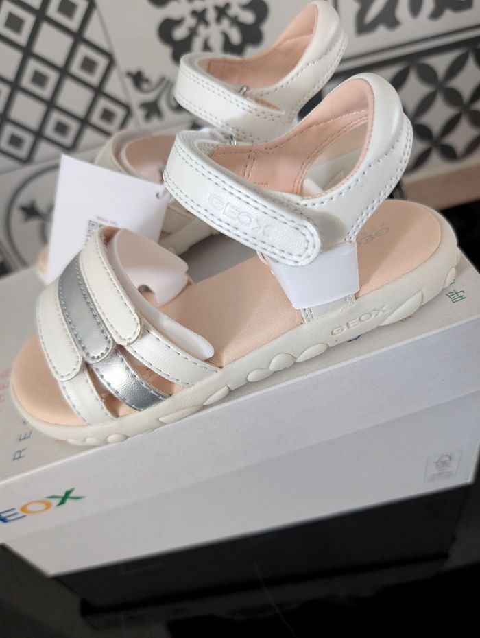 Sandales d'été fille. Taille 27. Neuf. Geox