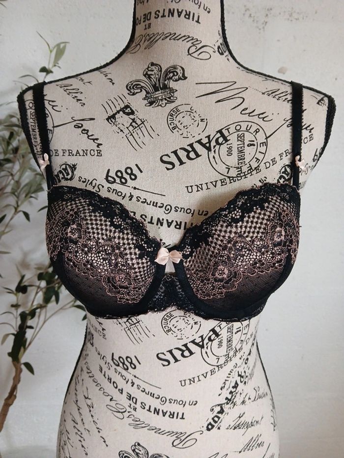 Soutien-gorge noir dentelle – Taille 90C (Marques M&S) - photo numéro 2