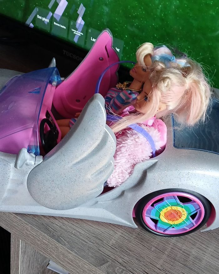 Voiture et barbies extra - photo numéro 3