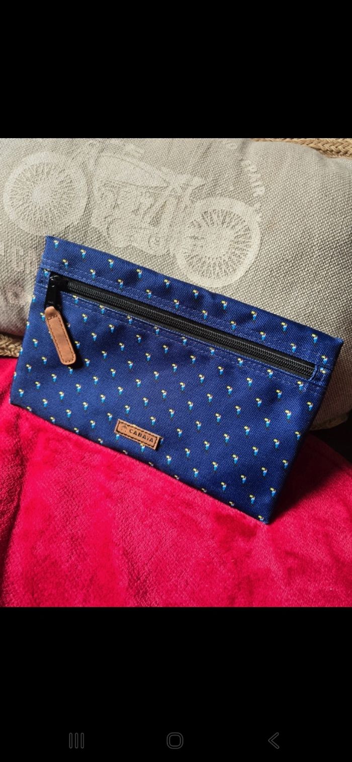 Pochette avant Cabaïa