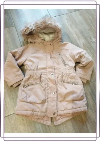 Manteau Primark 3/4 ans, bon état mais quelques traces d'usures