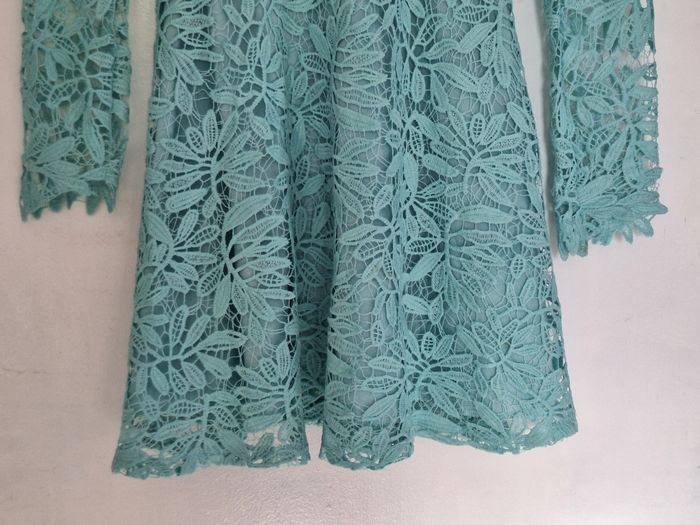 Magnifique robe turquoise toute en dentelle - photo numéro 3