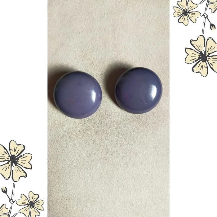 Boucles d’oreilles clip vintage violettes – Look rétro intemporel - photo numéro 2