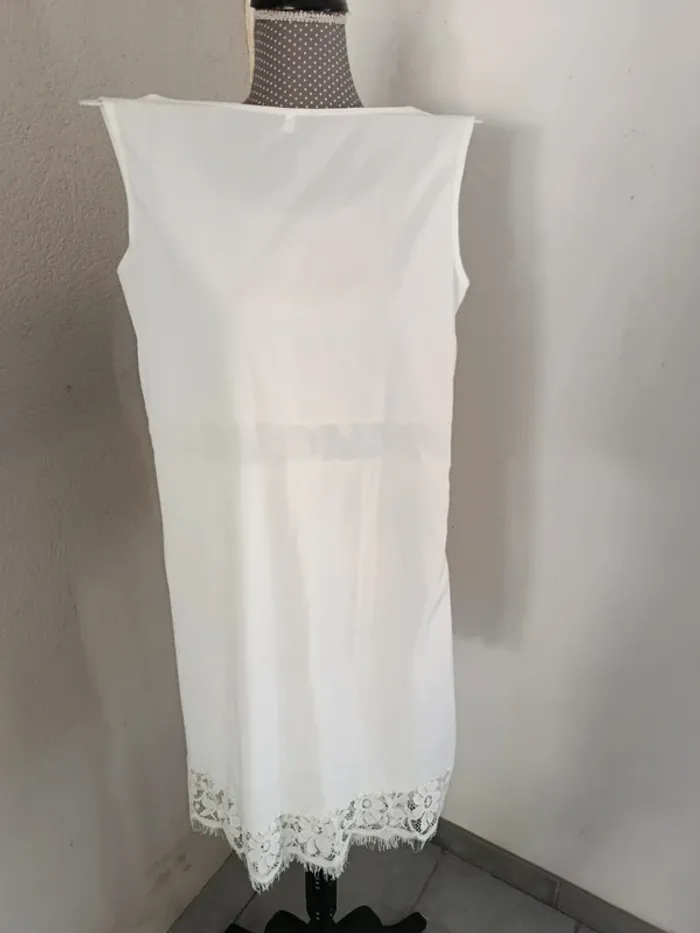 Robe blanche dentelle légère Taille S - photo numéro 5