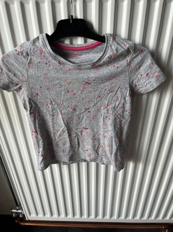 T-shirt gris à effet taches de peinture