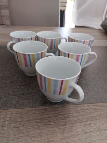 Lot 6 tasses porcelaine Chriss G