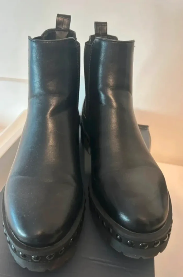 Bottines cloutées taille 37 - photo numéro 2