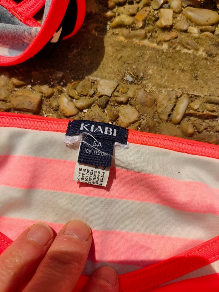 Maillot de bain 2 pièces Kiabi taille 5 ans - photo numéro 3