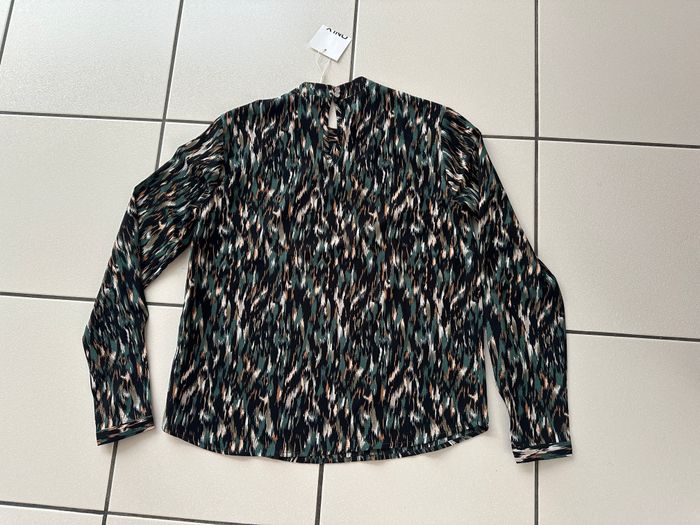 blouse / haut manches longues ONLY imprimé sauvage taille 34 NEUF - photo numéro 6