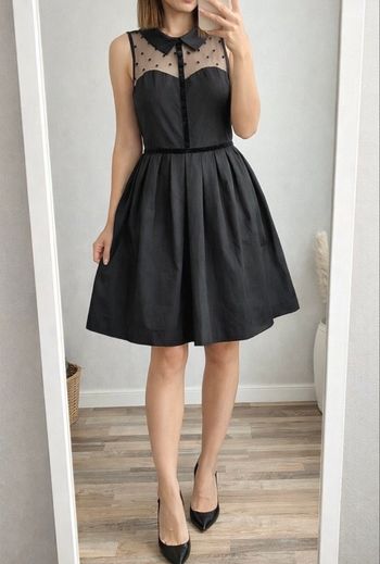 Robe noire bouffante avec dentelle