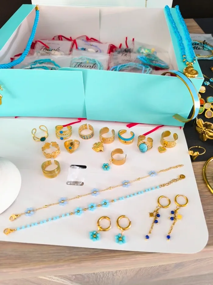 Lot de 40 bijoux dorés et turquoises - photo numéro 13