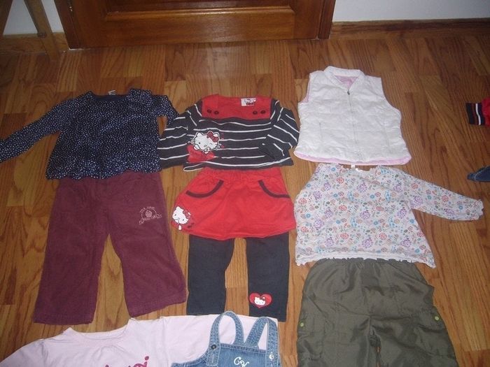 Lot 18 mois TAO, Hello Kitty etc - photo numéro 2