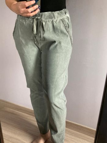 Superbe pantalon vert de gris confortable