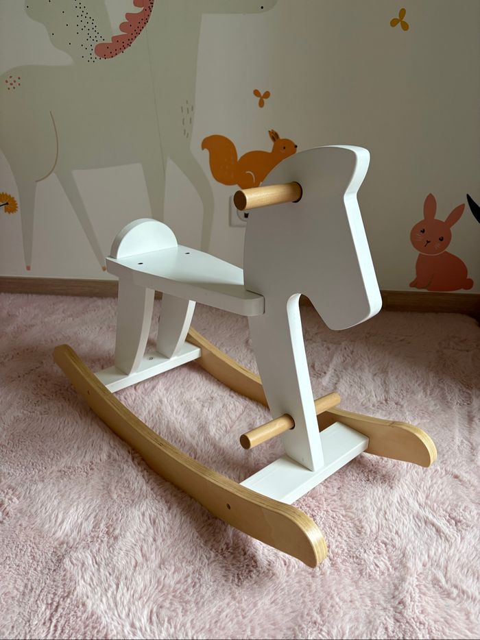 Cheval à bascule en bois