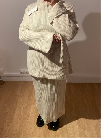 Ensemble pull et jupe en maille