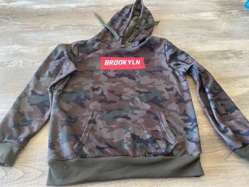 Sweat capuche taille 38 ou ado 14/16 ans