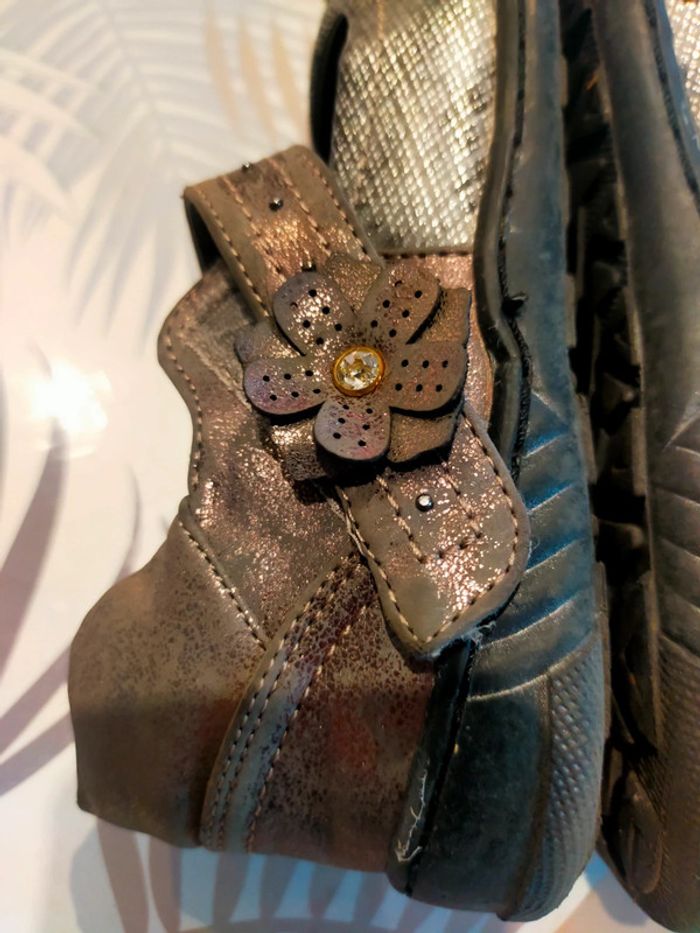 Ballerines en cuir fille T 32 lanières a velcro. - photo numéro 8