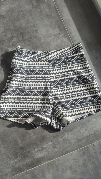 Vend short femme porté 1fois taille.s