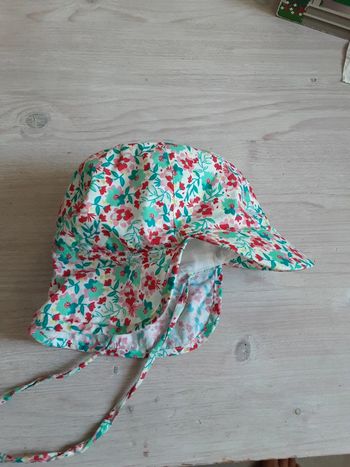 Bonnet casquette soleil fleurs T. 18-24 mois