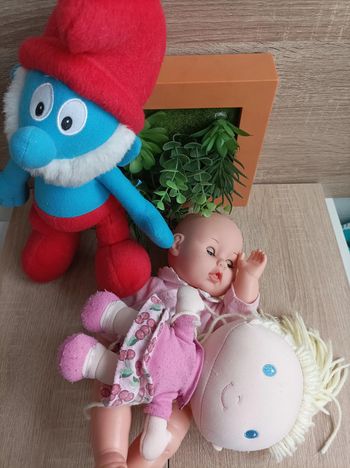 Lot peluches + poupée