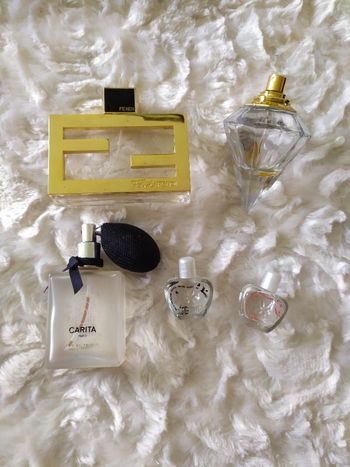 Flacons de parfum vides, Carita, Fendi