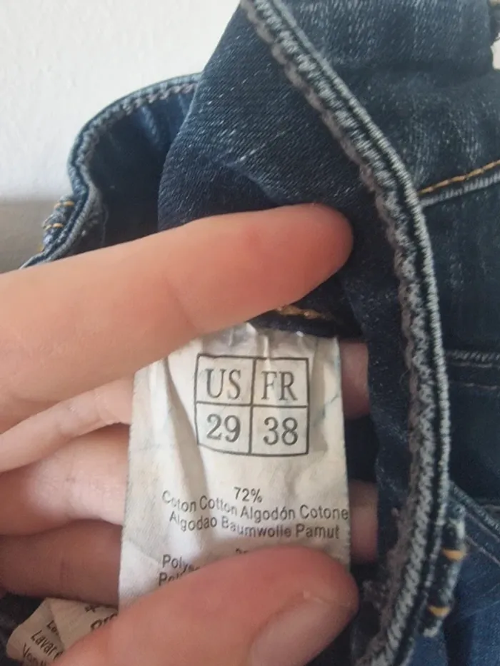 Jeans à trous - photo numéro 4