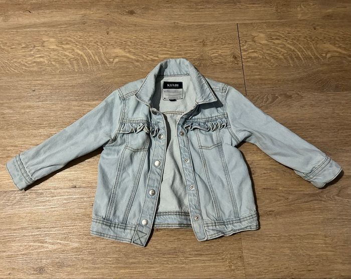Veste en en jeans à froufrou