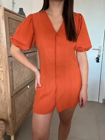 Robe en lin orange Mango