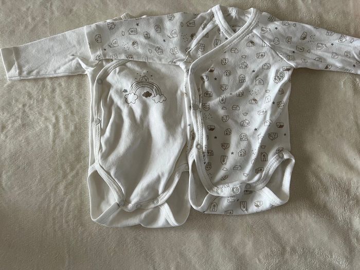 Lot de 2 bodies Absorba à longues manches taille 1M