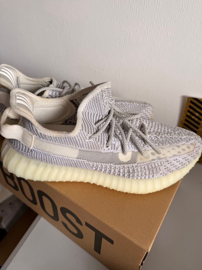 Baskets yeezy boost adidas 44 - photo numéro 1