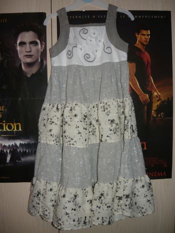 Robe grise et blanche 8 ans