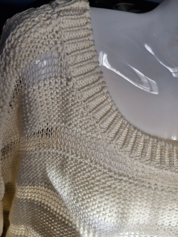 Magnifique pull court déco jeu de transparence - photo numéro 2