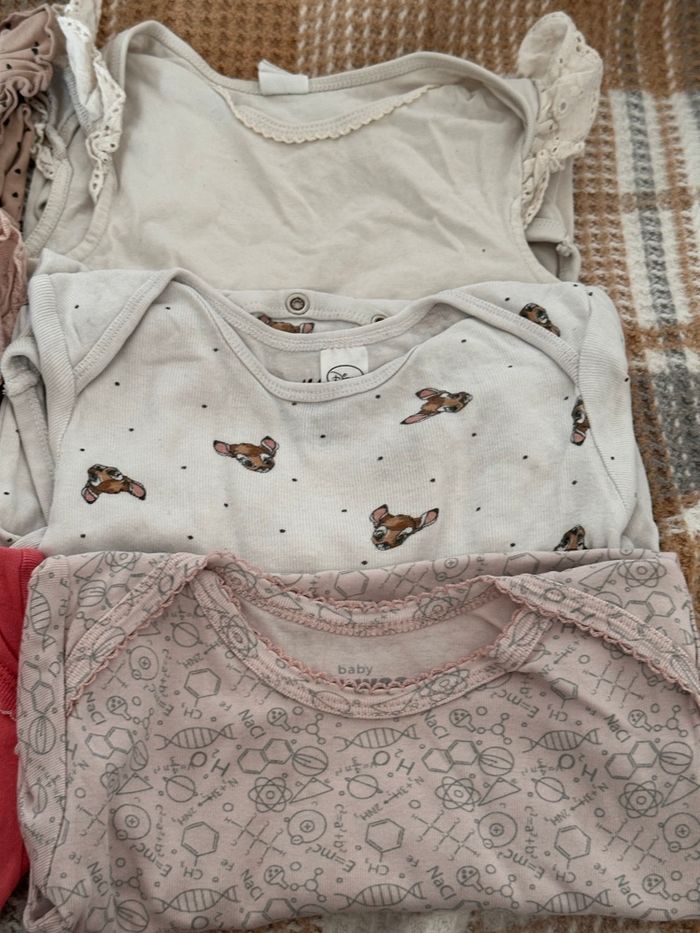 Lots 6 body manches courtes taille 2-3 ans - photo numéro 4