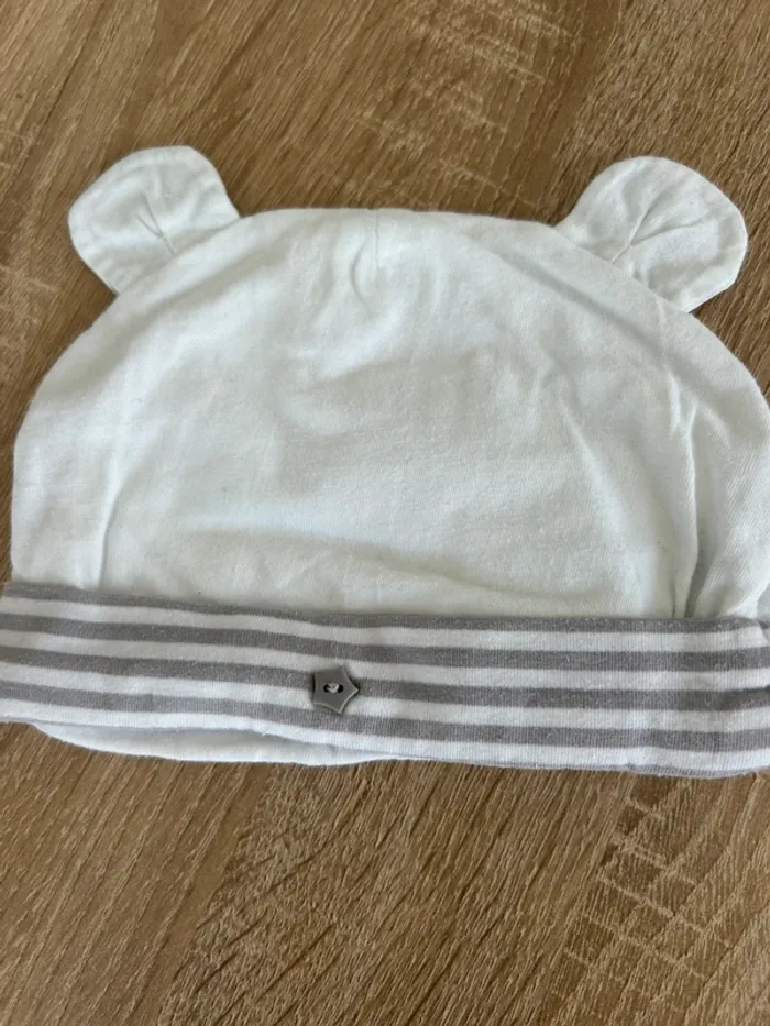 Petit bonnet taille 9 mois