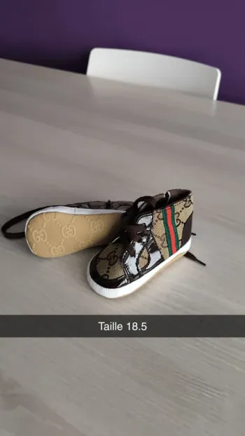 Chaussures molle bébé taille 18.5