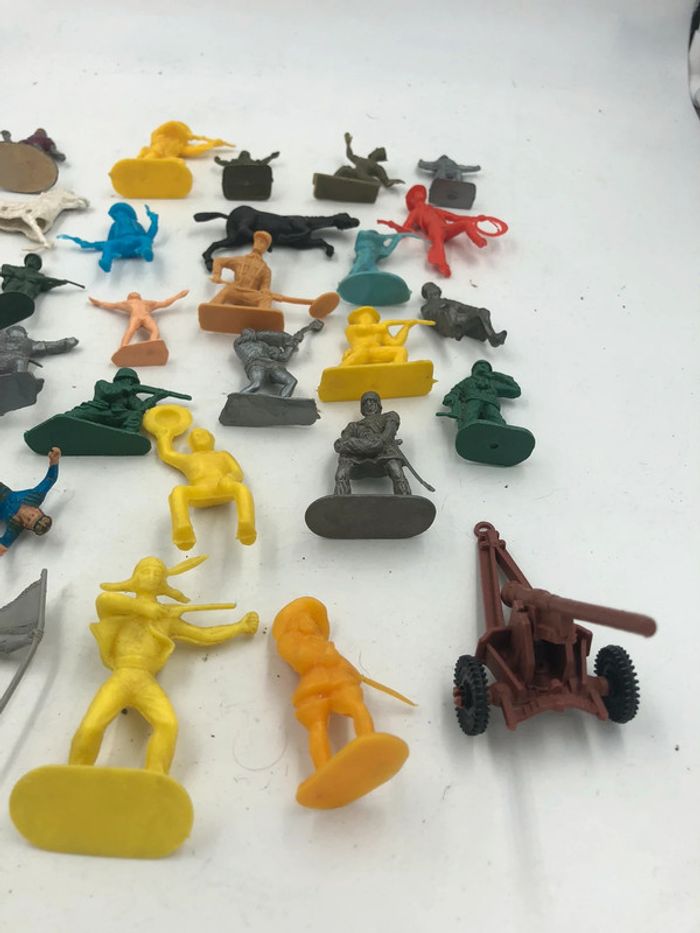 Lot de 29 figurines Soldats divers - photo numéro 3