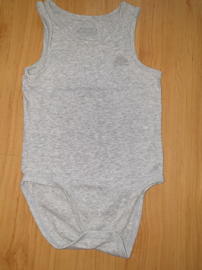 lot 2 bodies sans manches 18mois - photo numéro 2