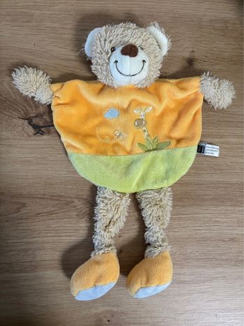 Doudou plat ours jaune vert girafe brodé tex