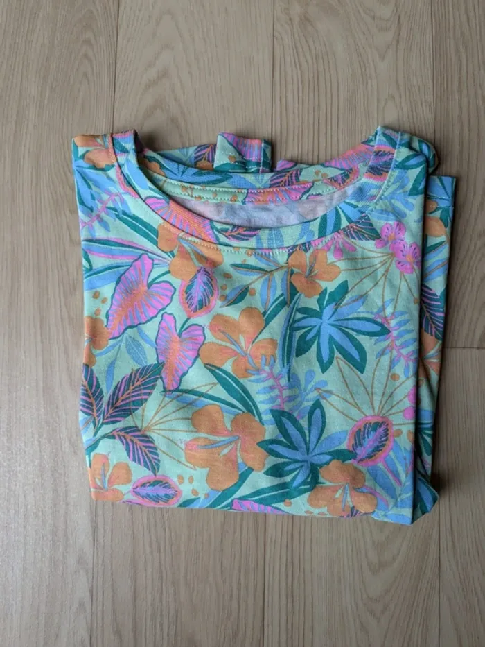 🌺 T-shirt fleuri Primark – 9/10 ans