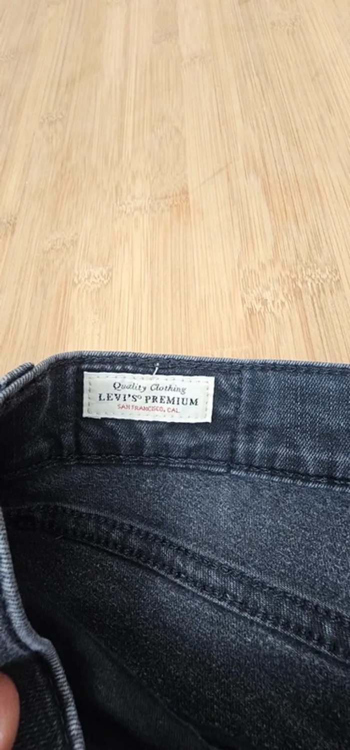 Levi's + patchs offerts 310. T:34/36 W30 L32 - photo numéro 7