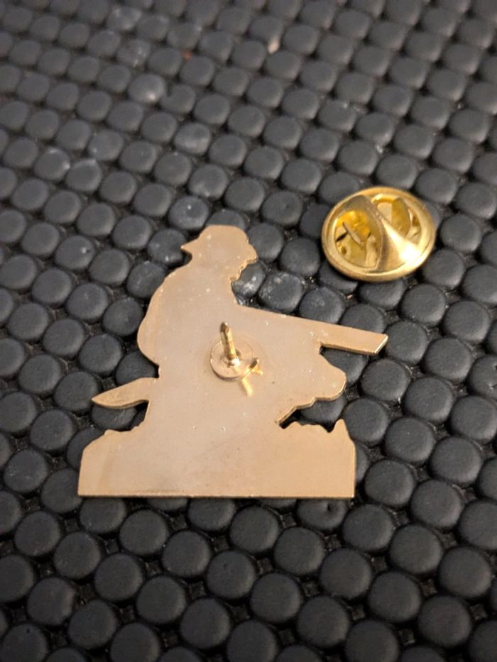 Pin's Chasse Saint Hubert Chasseur chien - photo numéro 2