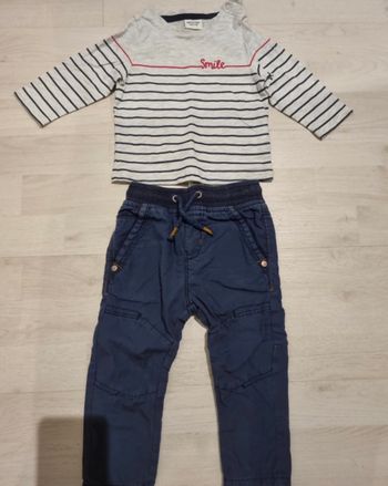 Ensemble pantalon next 6-9mois + t-shirt tape à l'œil 9 mois Convient pour du 9 mois Très bon état