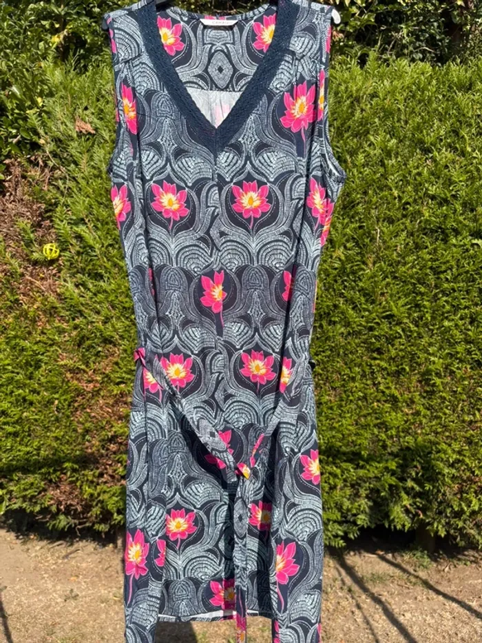 Robe à motif floral avec ceinture – Marque Camaïeu - photo numéro 3