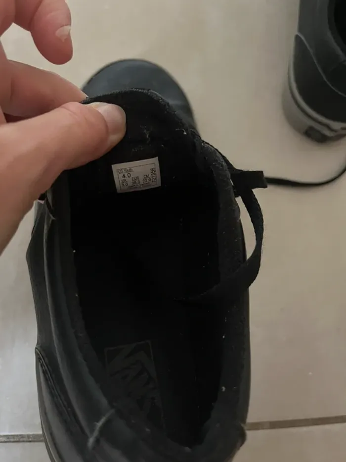 Baskets chaussures vans en cuir noir pointure 35 - photo numéro 6