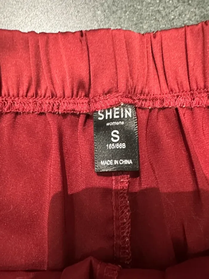 Petit short style satin Shein taille S - photo numéro 3