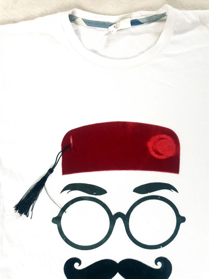Tee-shirt blanc et bordeaux quasi neuf taille36 Vintage 🎩 - photo numéro 3