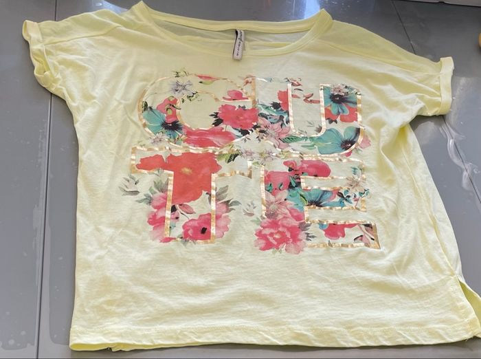 Tee-Shirt T S Stradivarius manches courtes jaune  Très bon état - photo numéro 3