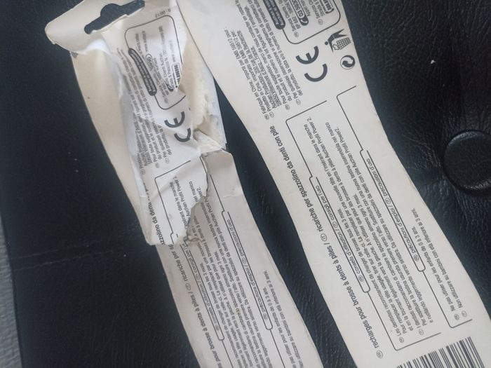 Brosse à dents électrique à piles avec 4 brossettes de rechange - photo numéro 2